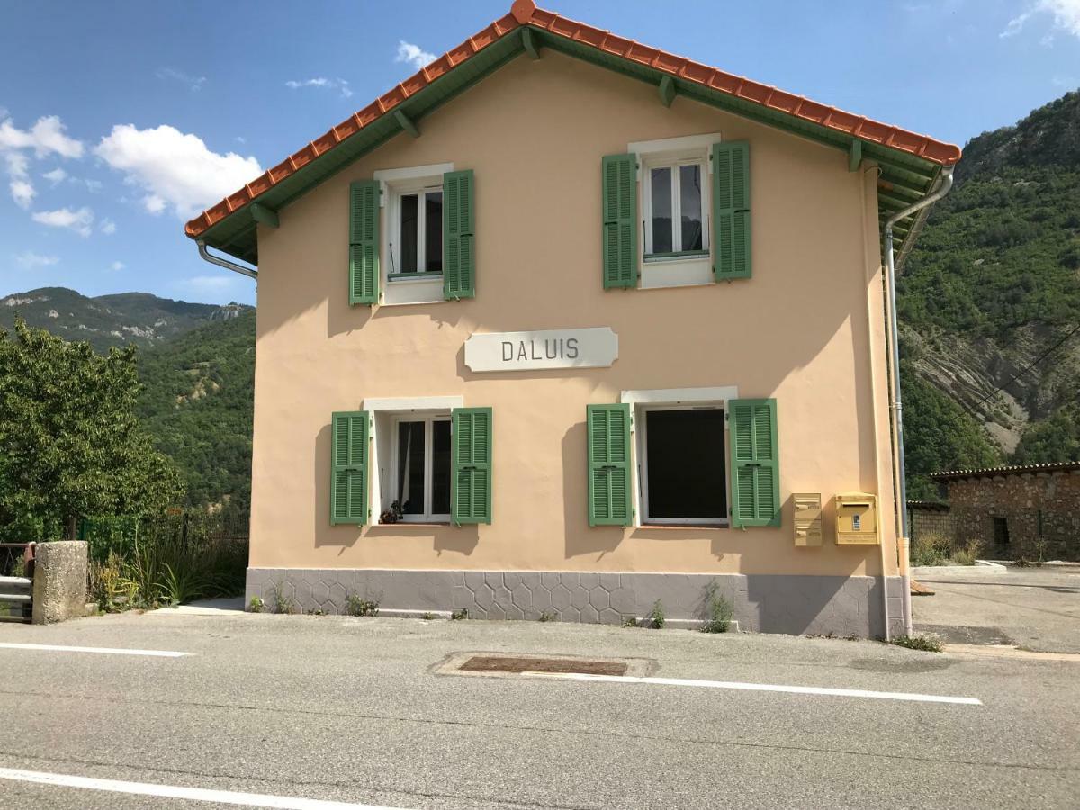 Gîte de la Fontaine Daluis Extérieur photo